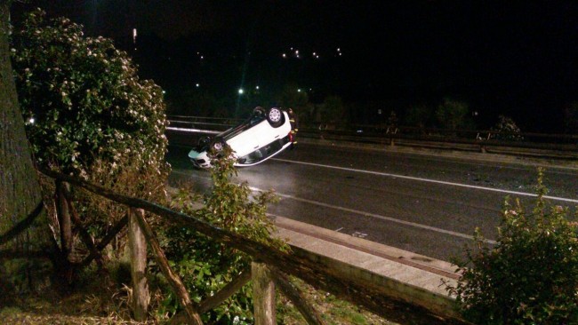 auto ribaltata cingoli