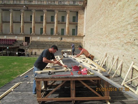 Tecnici al lavoro nello Sferisterio