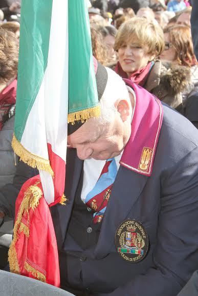 papa francesco polizia 2