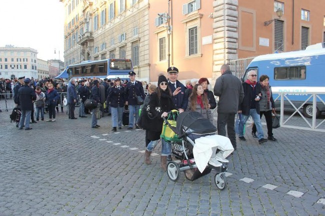 papa francesco polizia 3