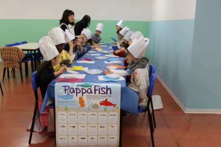 Alcuni bambini della scuola materna Anna Frank di Villa Potenza coinvolti nel progetto Pappa Fish