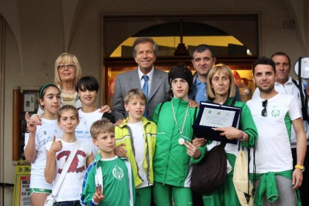 Comune di Recanati, insieme all'assessore allo sport Giovanni Torresi, vincitrice dell'ultima edizione
