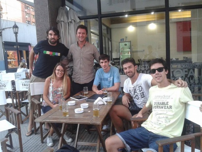 Eleonora Miccini e Mattia Patrassi (secondo da destra) con i colleghi dello Studio d’ingegneria di Santa Fè, Rodrigo Bordiga, Javier Mendiondo, Juan Juarez, Alejandro Trucco