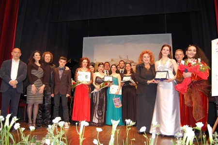 Foto di gruppo dei partecipanti alla cerimononia