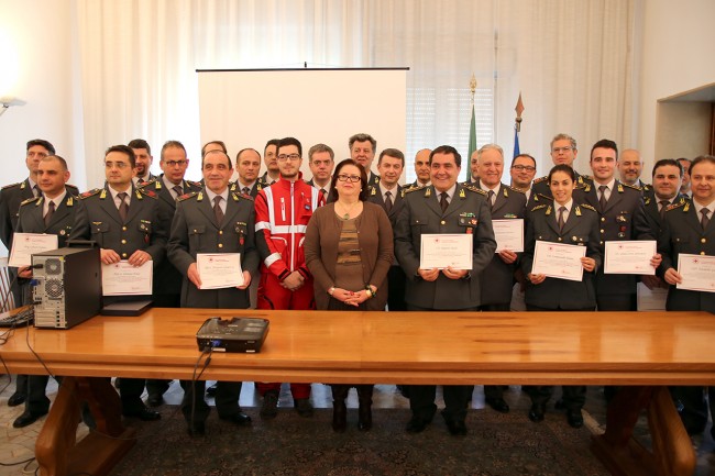 Finanza Macerata Attestati corso Croce Rossa _Foto LB