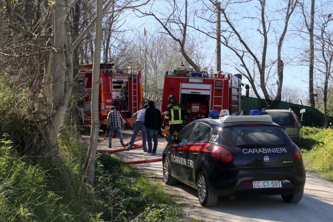 INCENDIO CIVITANOVA_VIGILI DEL FUOCO
