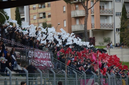 La gradinata Pallorito, cuore del tifo crèmisi