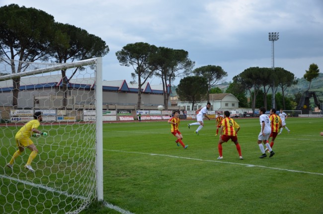 il colpo di testa di Alessandro Frinconi che decide la semifinale playoff