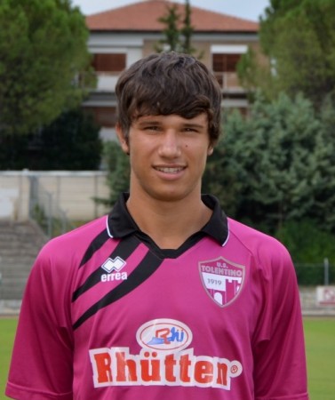 L'attaccante del Tolentino, Lorenzo Ripa