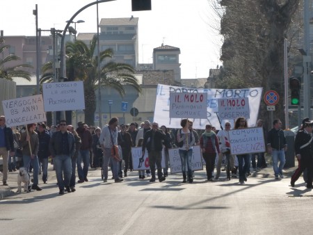 Manifestazione civitanova molo di Marco Ribechi (1)