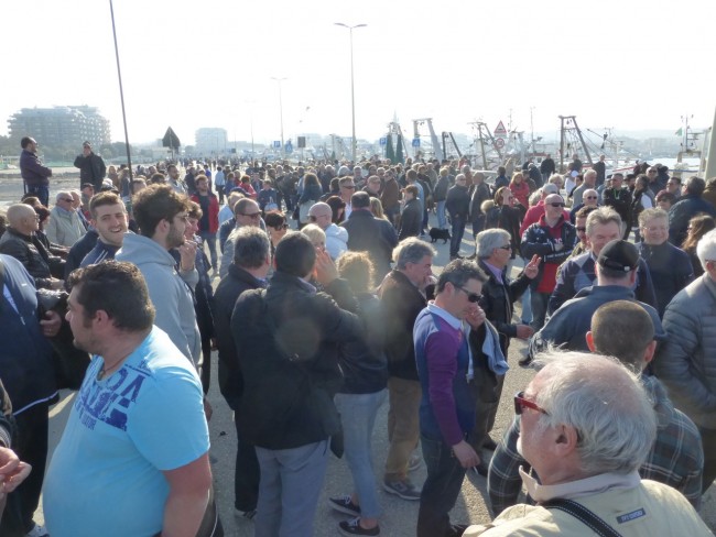 Manifestazione civitanova molo di Marco Ribechi (22)