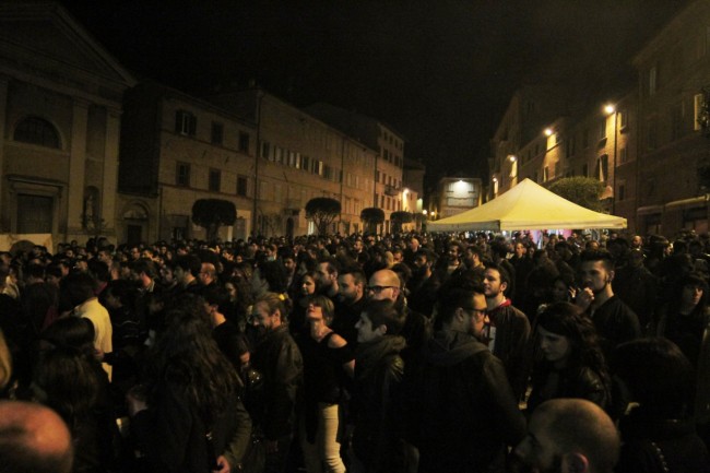 Meganoidi piazza Mazzini 25 aprile 8