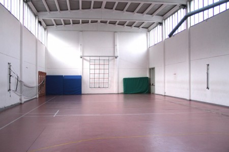 La palestra C dell'Itc Gentili dove era caduto uno studente