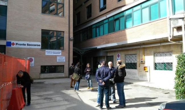 Polizia davanti al pronto soccorso di Civitanova questa mattina