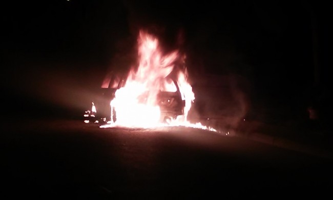 auto in fiamme (2)