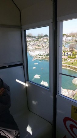 la cabina del trenino bloccato nel parco