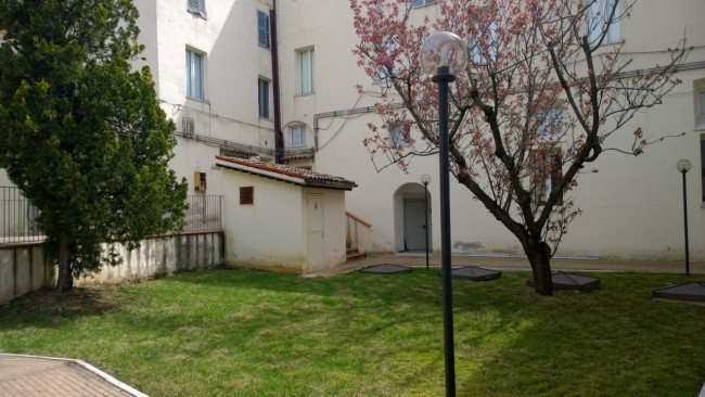 Il cortile interno all'ospedale di Cingoli
