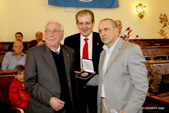 premio a enzo ranieri (2)