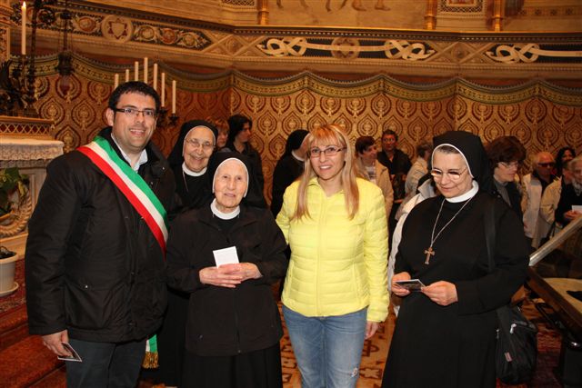 suor amelia con suor michela - sindaco - assessore