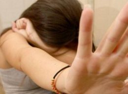 «Tocca nelle parti intime  una bimba di 8 anni»  Condannato l’ex compagno della mamma