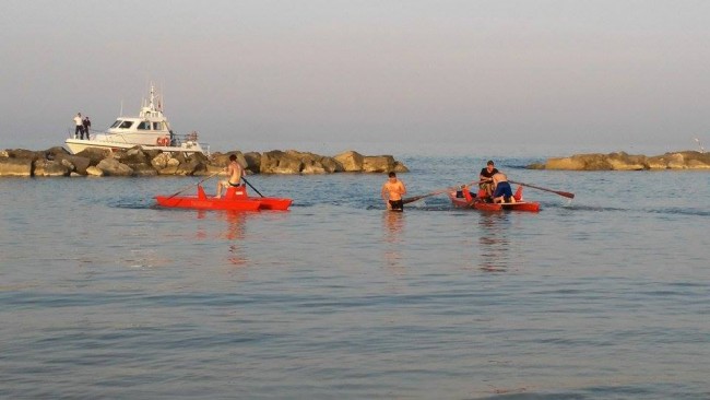 Il recupero del 13enne in acqua