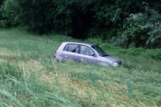 Auto abbandonata Corneto_Foto AP (4)