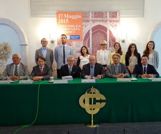 I figli dei soci che si sono diplomati con il massimo dei voti sono stati premiati durante l'assemblea