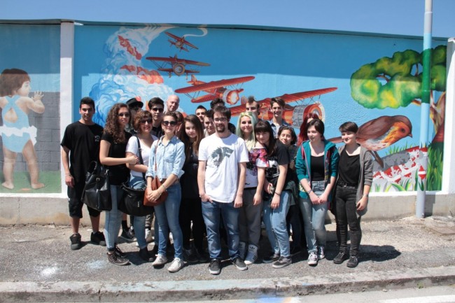 Colorambiente Orim il vincitore con i compagni di classe