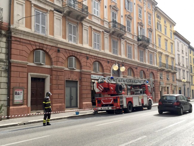 Cornicioni caduti corso cavour (2)