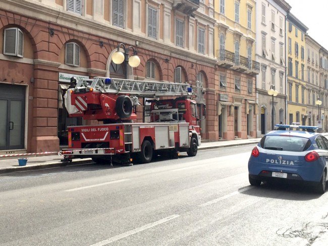 Cornicioni caduti corso cavour (3)