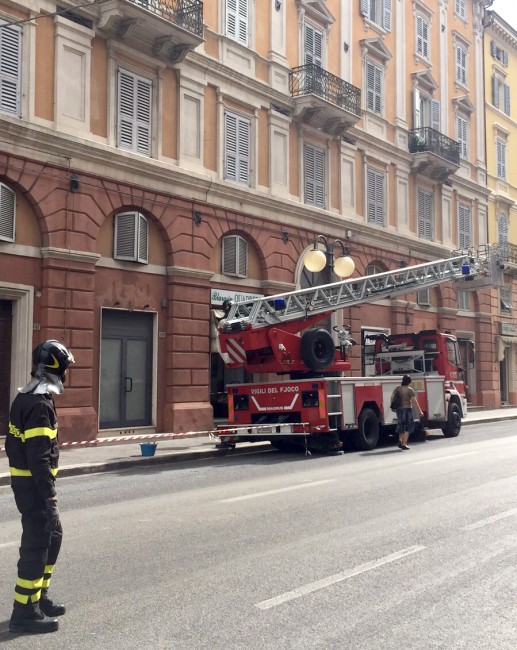 Cornicioni caduti corso cavour (4)