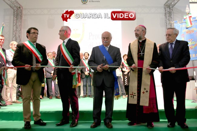 Il taglio del nastro (Clicca sull'immagine per GUARDARE IL VIDEO)