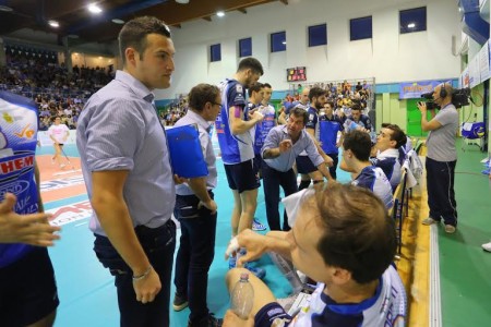 Coach Graziosi parla alla squadra