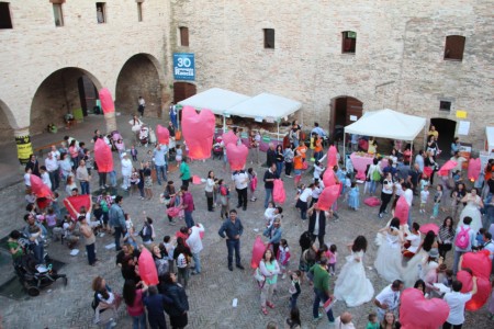 Il lancio delle lanterne al termine della manifestazione