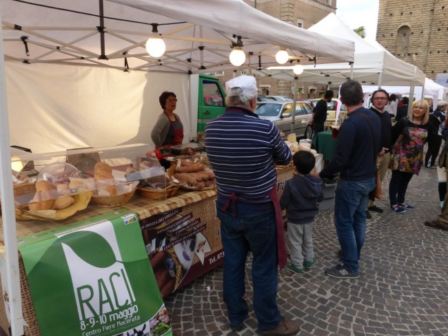 Raci in piazza a Macerata di Marco Ribechi (6)