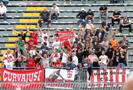 I tifosi della Maceratese presenti nella trasferta vittoriosa di Rimini