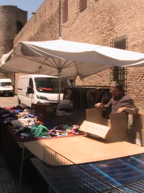 Un ambulante in via XX Settembre