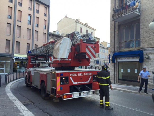 I vigili del fuoco intervenuti in corso Cairoli