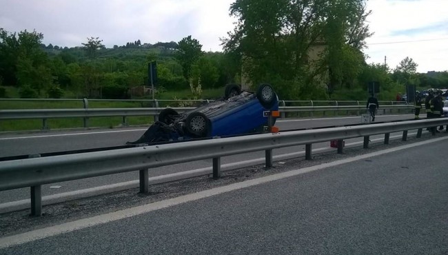 auto rovesciata