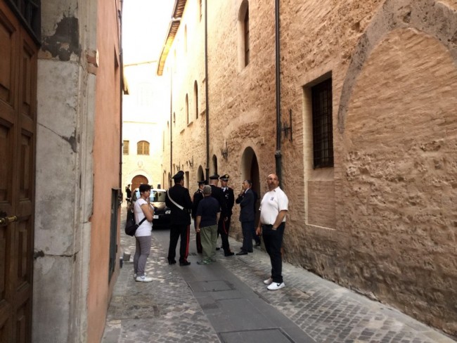 La camera ardente dove da domani mattina sarà esposta la salma di Emanuele Lucentini