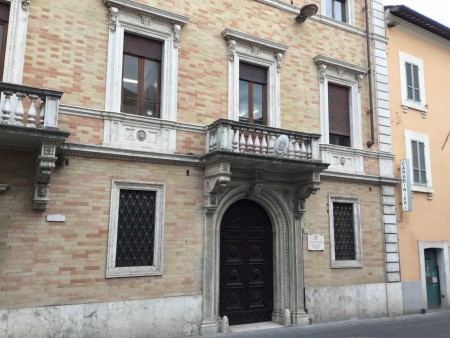 La caserma dei carabinieri di Foligno