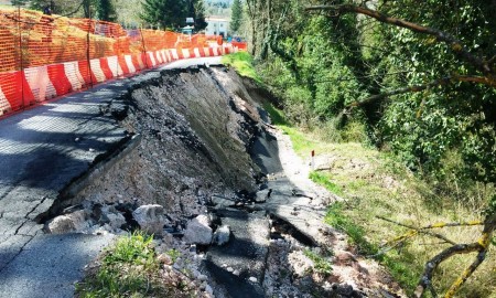 La frana sulla strada provinciale 49