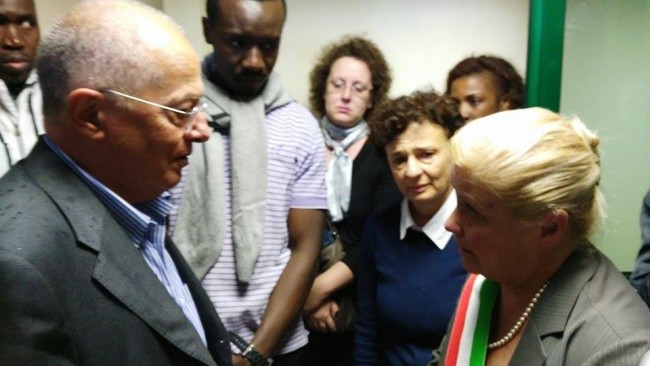Il console onorario del Senegal a colloquio con l'assessore Cristiana Cecchetti e con Antonella Citarella della Piscina comunale