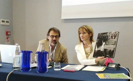 l'artista Emanuele Scorcelletti assieme a Paola Giorgi in rappresentanza della Regione Marche