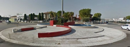 La rotatoria tra via Quintino Sella e via Einaudi