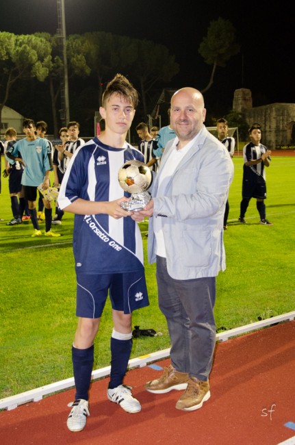 Il presidente del Tolentino, Fabio Mazzocchetti, ha premiato lo United Civitanova