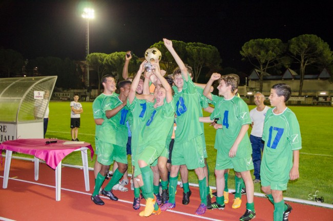 Gli allievi cadetti del Calcio Lama festeggiano la vittoria del 5° Torneo "Città di Tolentino"