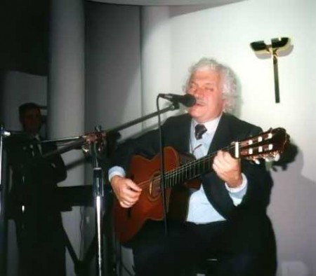 Bruno-lauzi-con-chitarra