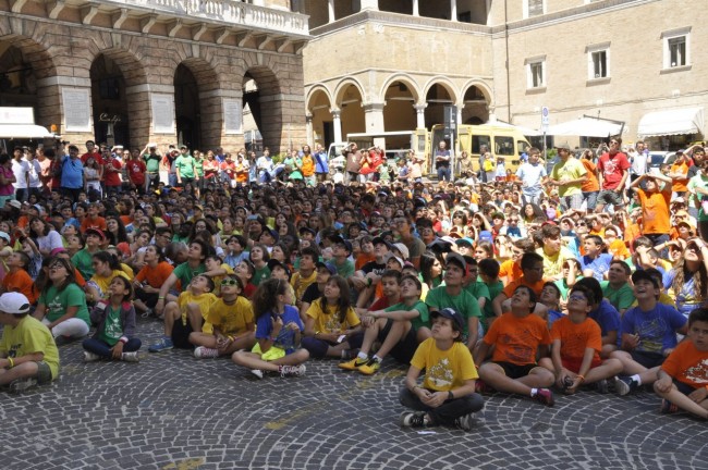 Il raduno dei Salesiani con i bambini di tutta la regione