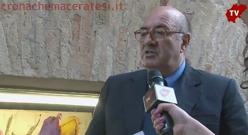 Dante Ferretti davanti alla storica corniceria
